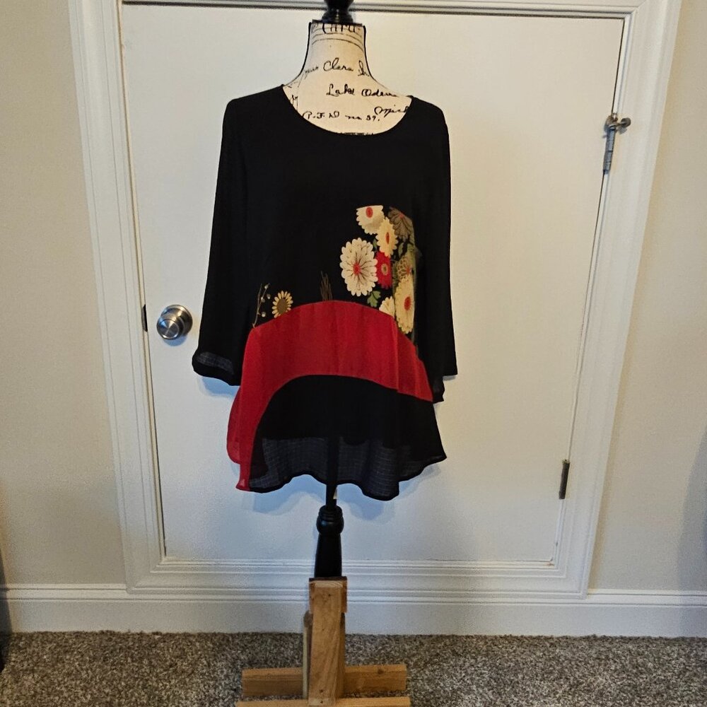 Lindi Size Small Ladies Womens Long Sleeve Blouse Black Red Floral Flower